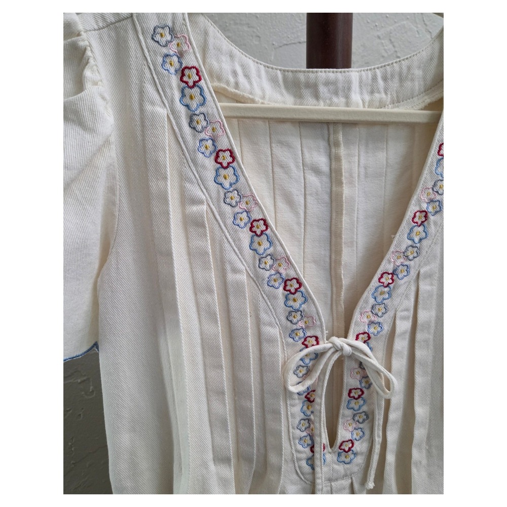 R95. Women's Embroidered‎ Scalloped Romper - Picture 3 of 5